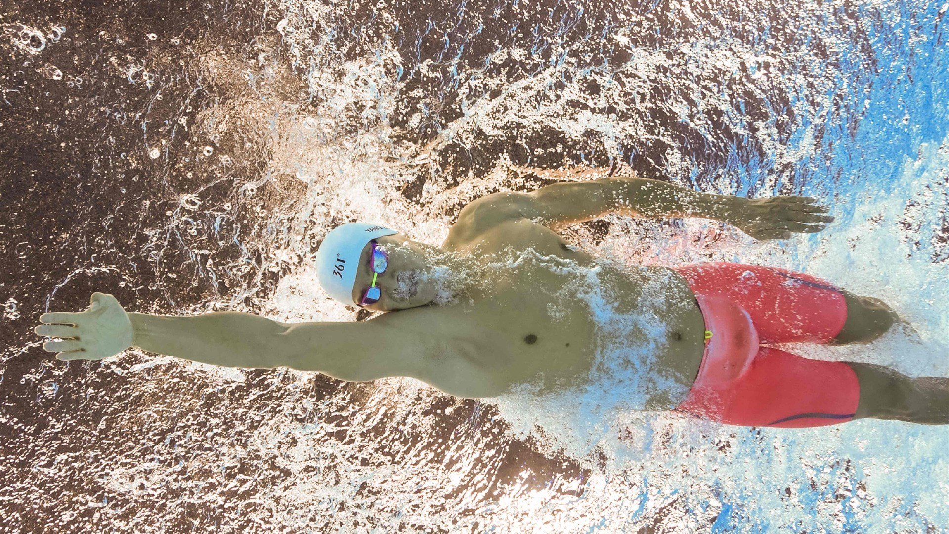 《观众互动新体验：虚拟现实中的沉浸式观赛》，沉浸式虚拟演播室