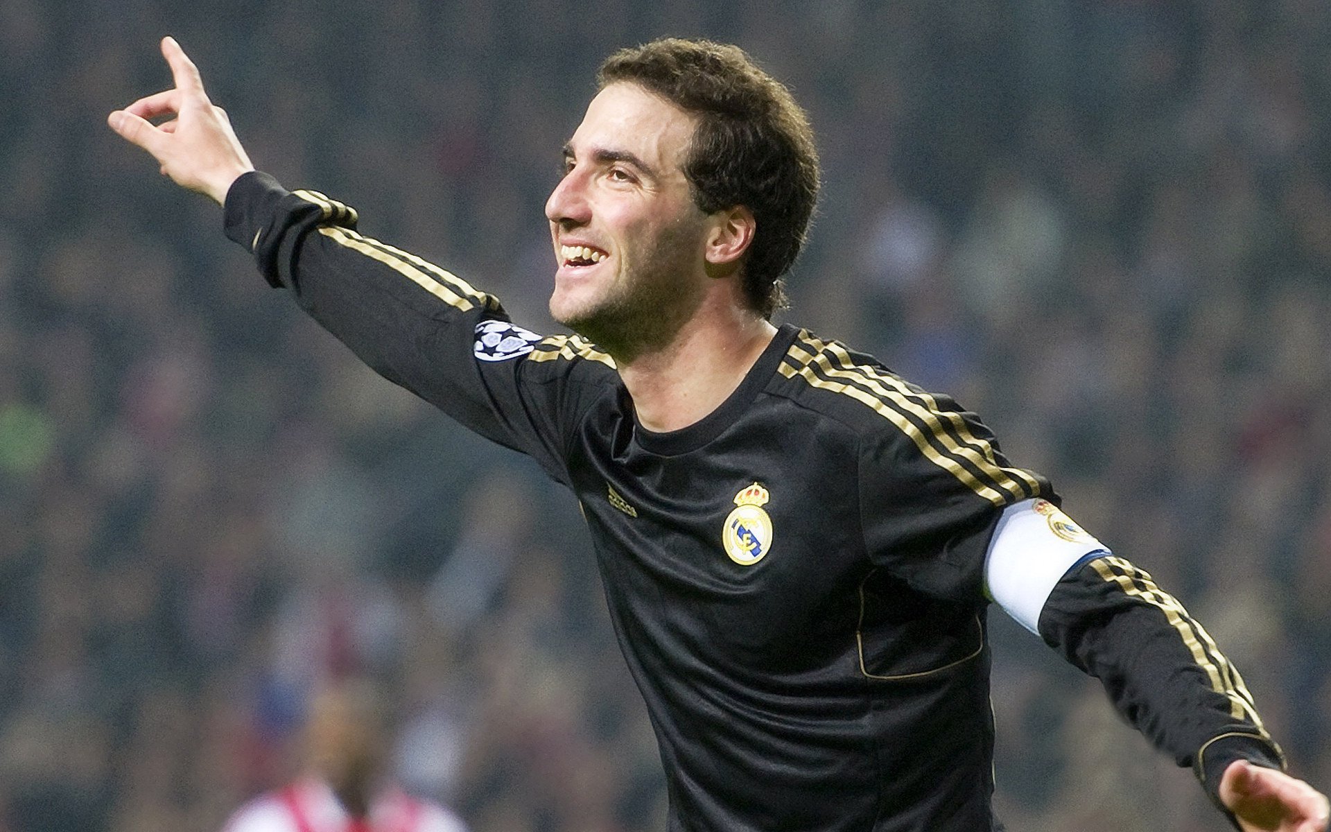 法兰克福主场大胜，德甲争冠形势岌岌可危，德甲 法兰克福